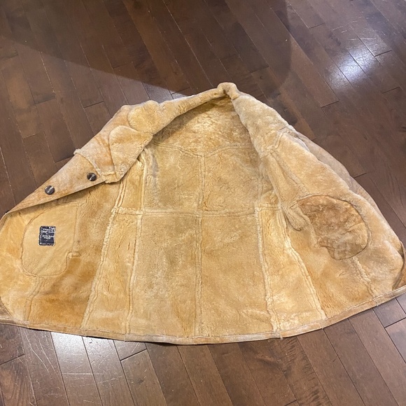 MENS GENUINE SHEEPSKIN COAT MADE IN CANADA SIZE LARGE - Picture 3 of 4